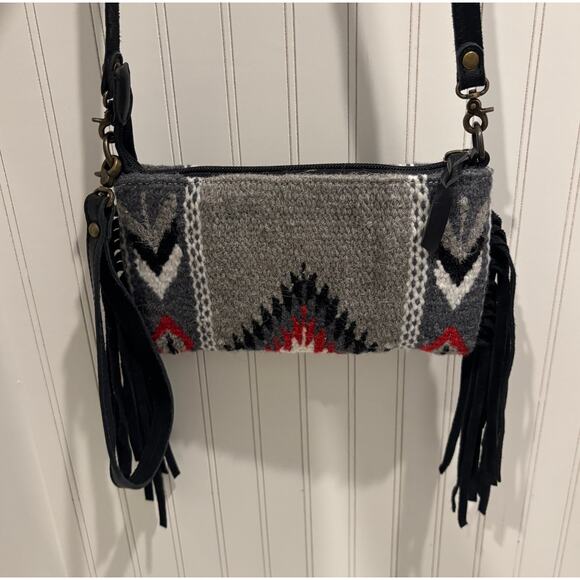 Rafter T Ranch Crossbody Wristlet Bag Cross Body Purse Fringe EUC - Picture 1 of 4
